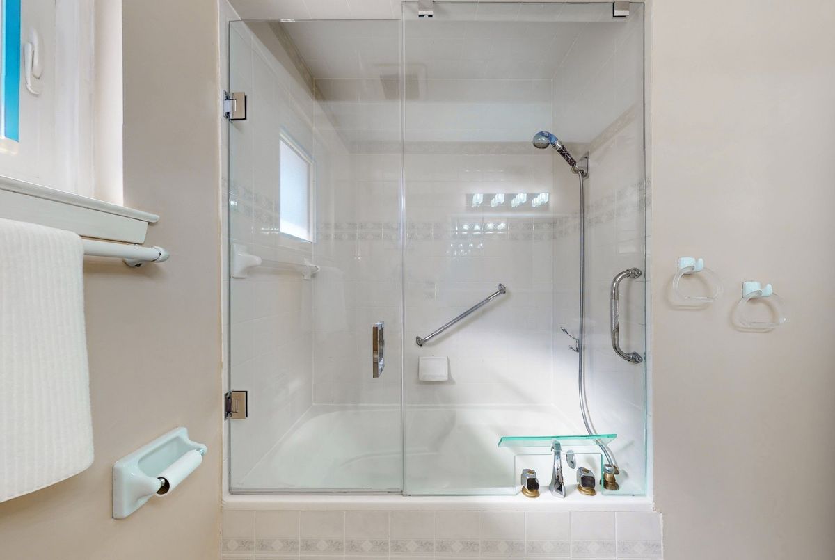 16 Frith Road Toronto 16 Frith Road Toronto