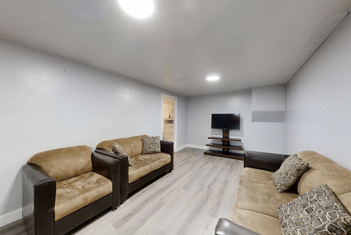 16 Frith Road Toronto 16 Frith Road Toronto