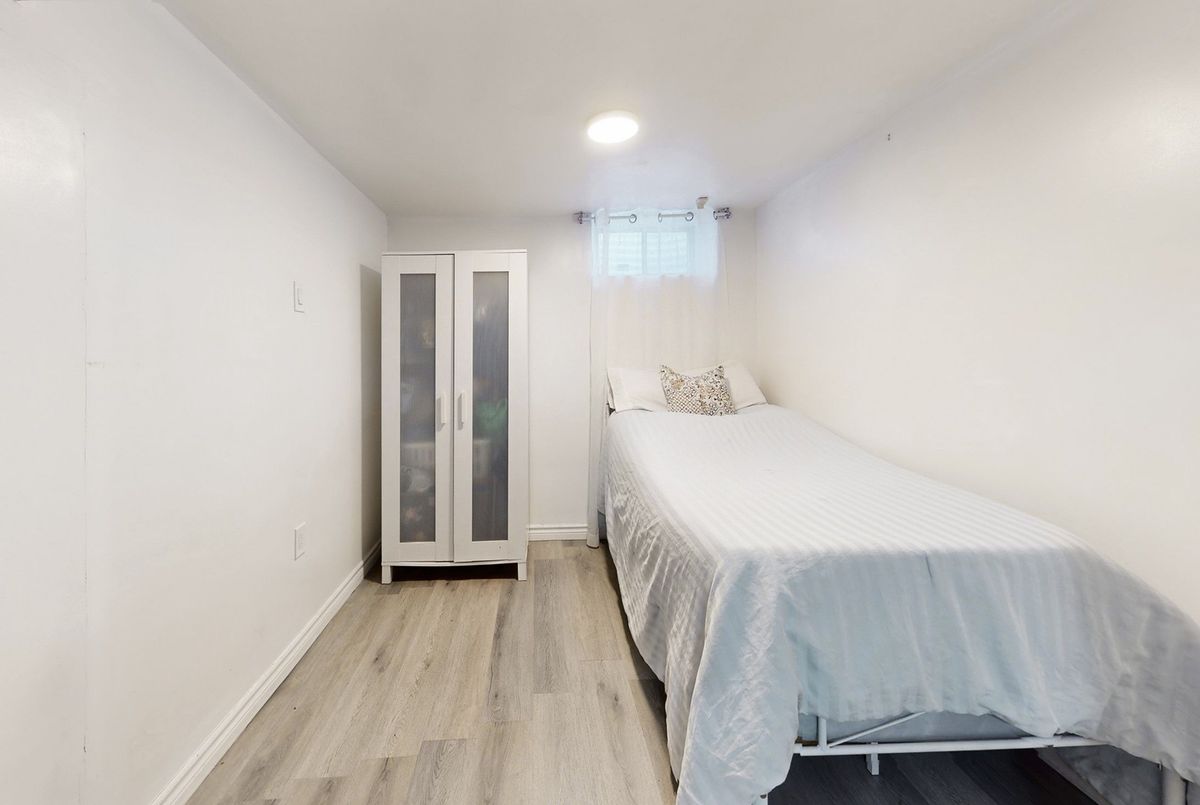 16 Frith Road Toronto 16 Frith Road Toronto