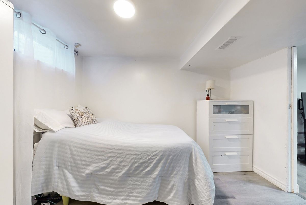 16 Frith Road Toronto 16 Frith Road Toronto