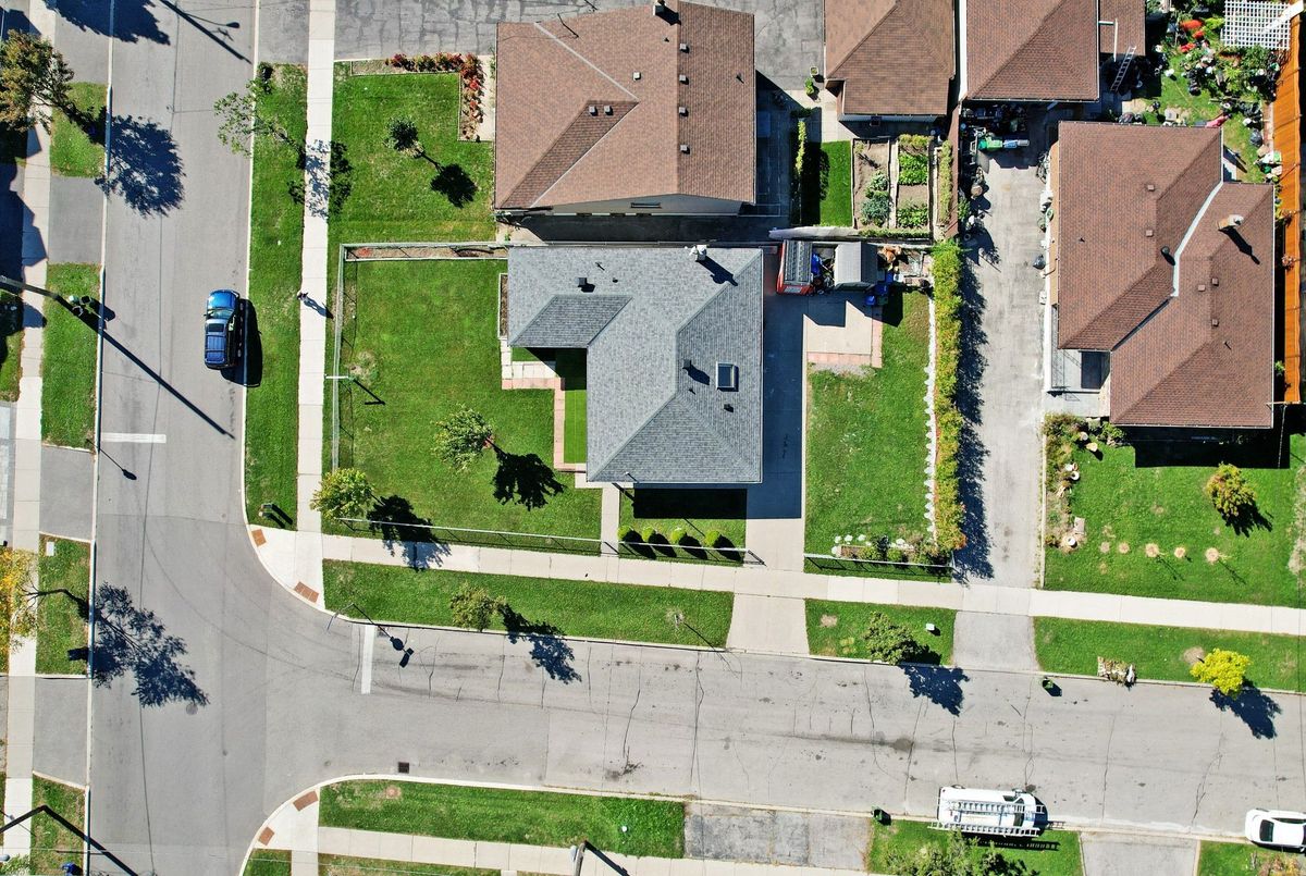 16 Frith Road Toronto 16 Frith Road Toronto