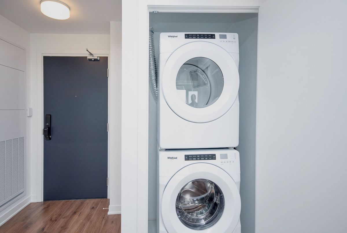 405 Dundas Street W Oakville 405 Dundas Street W Oakville