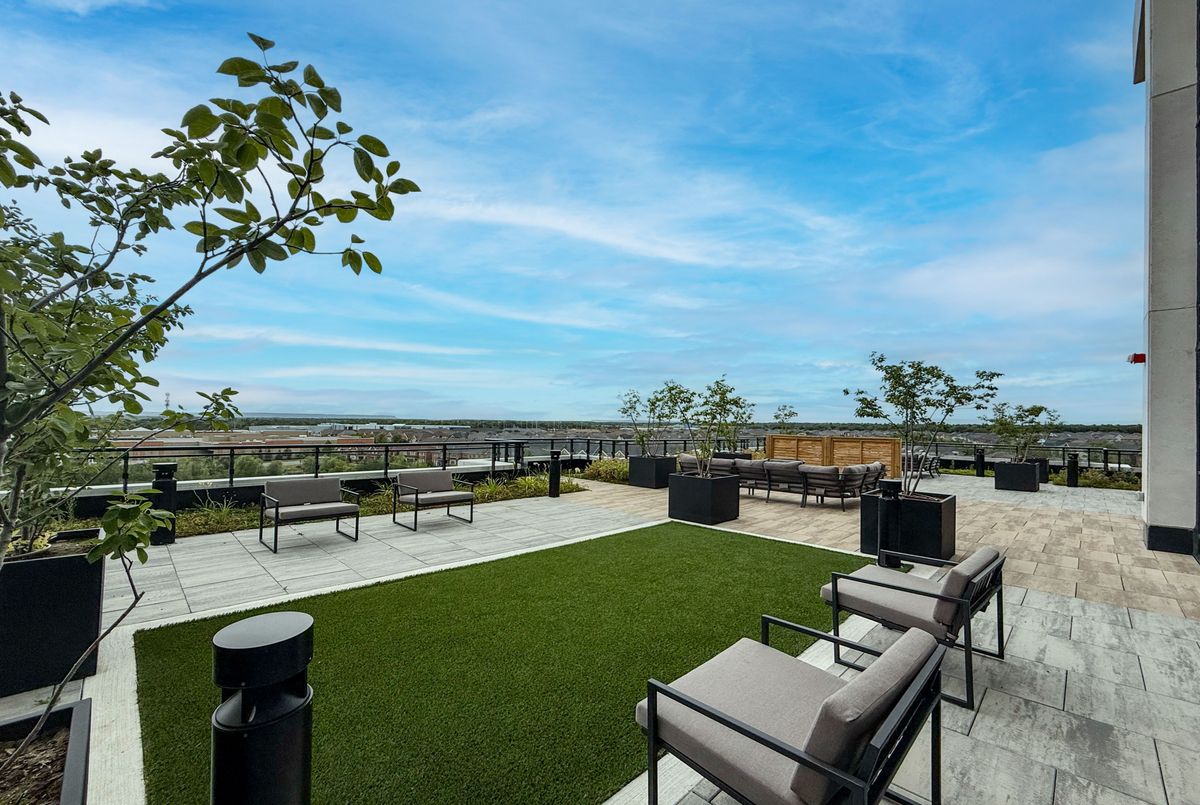 405 Dundas Street W Oakville 405 Dundas Street W Oakville