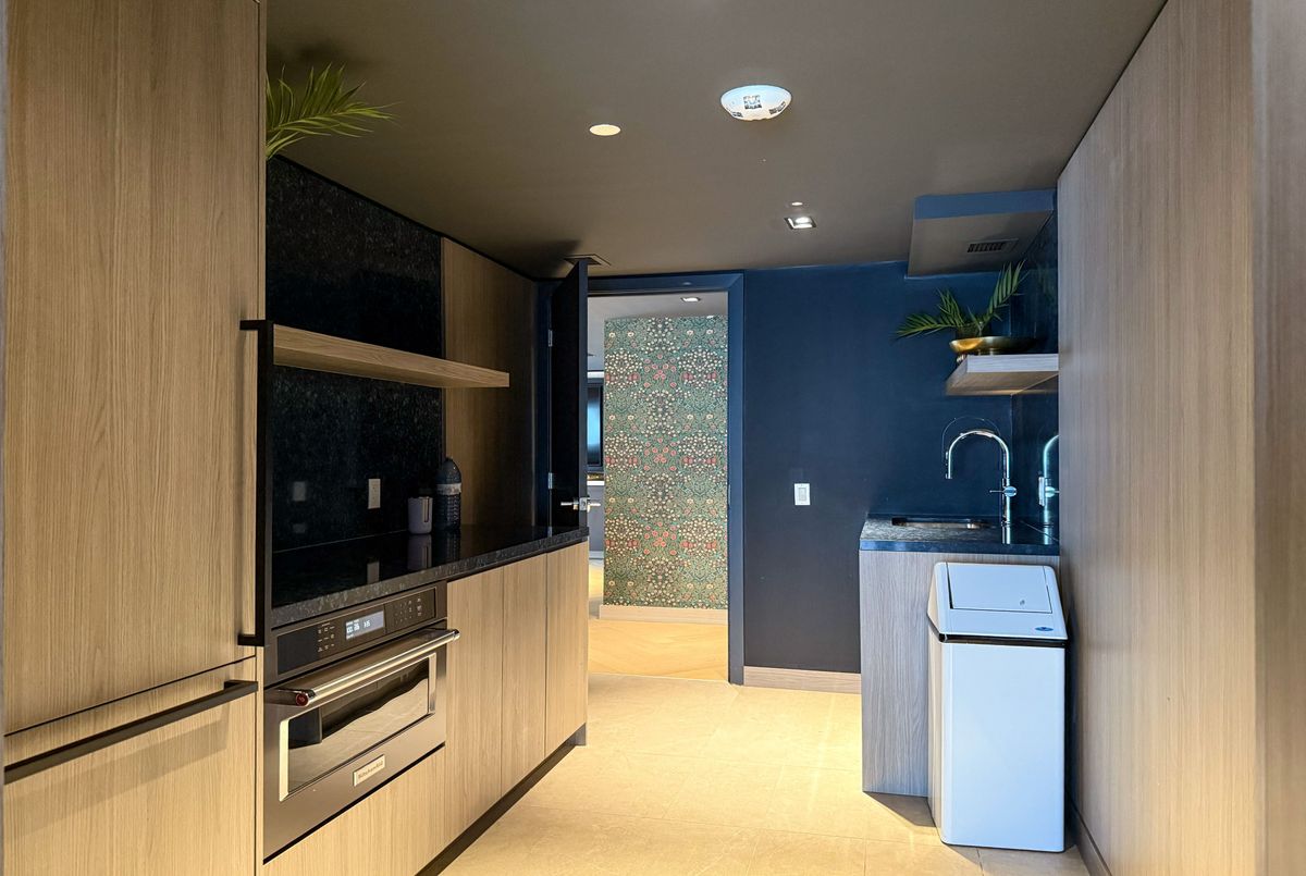 405 Dundas Street W Oakville 405 Dundas Street W Oakville