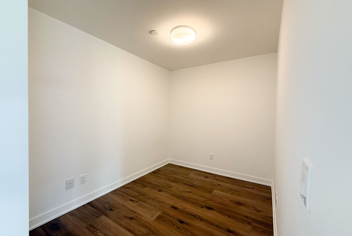 405 Dundas Street W Oakville 405 Dundas Street W Oakville