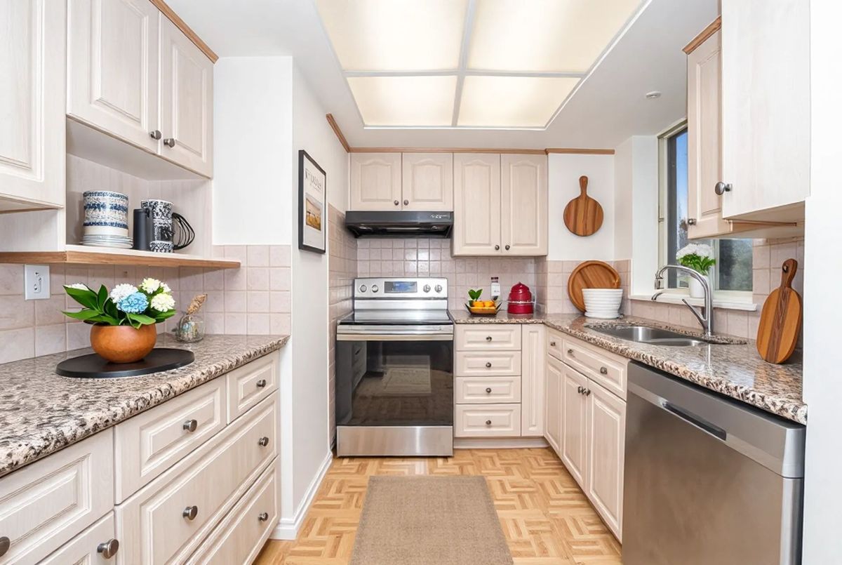 1360 Rathburn Road E Mississauga 1360 Rathburn Road E Mississauga