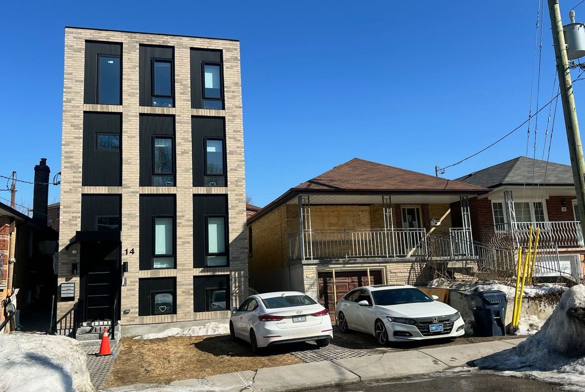 12 Holmesdale Road Toronto 12 Holmesdale Road Toronto