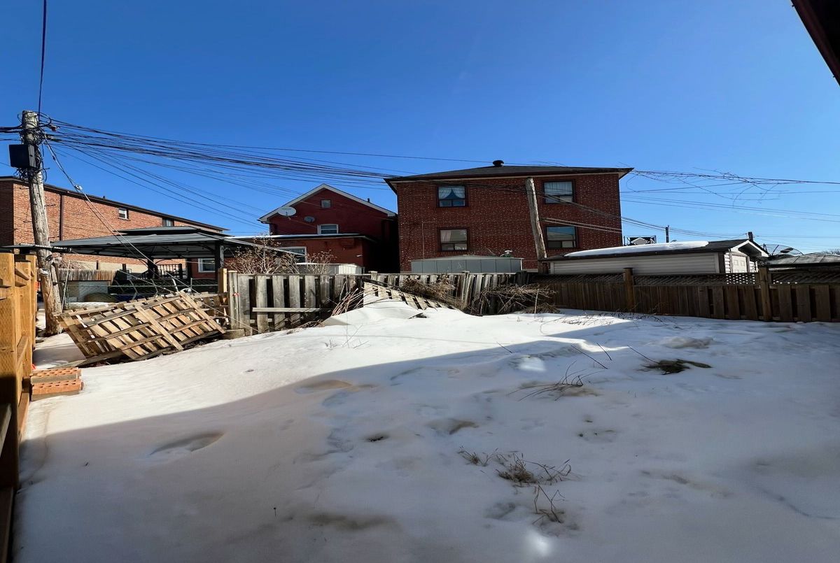 12 Holmesdale Road Toronto 12 Holmesdale Road Toronto