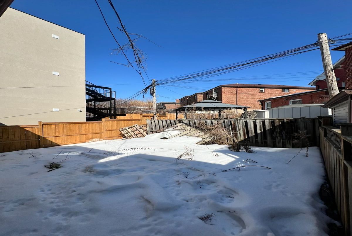 12 Holmesdale Road Toronto 12 Holmesdale Road Toronto