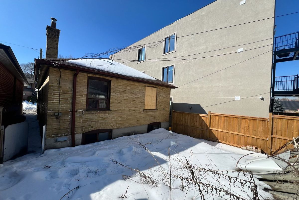 12 Holmesdale Road Toronto 12 Holmesdale Road Toronto