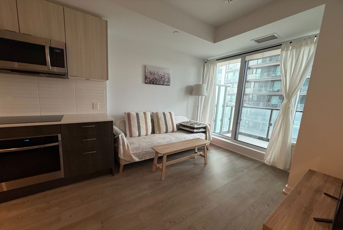 1926 Lakeshore Boulevard W Toronto 1926 Lakeshore Boulevard W Toronto