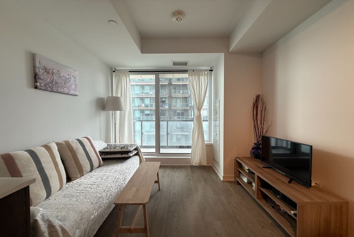 1926 Lakeshore Boulevard W Toronto 1926 Lakeshore Boulevard W Toronto