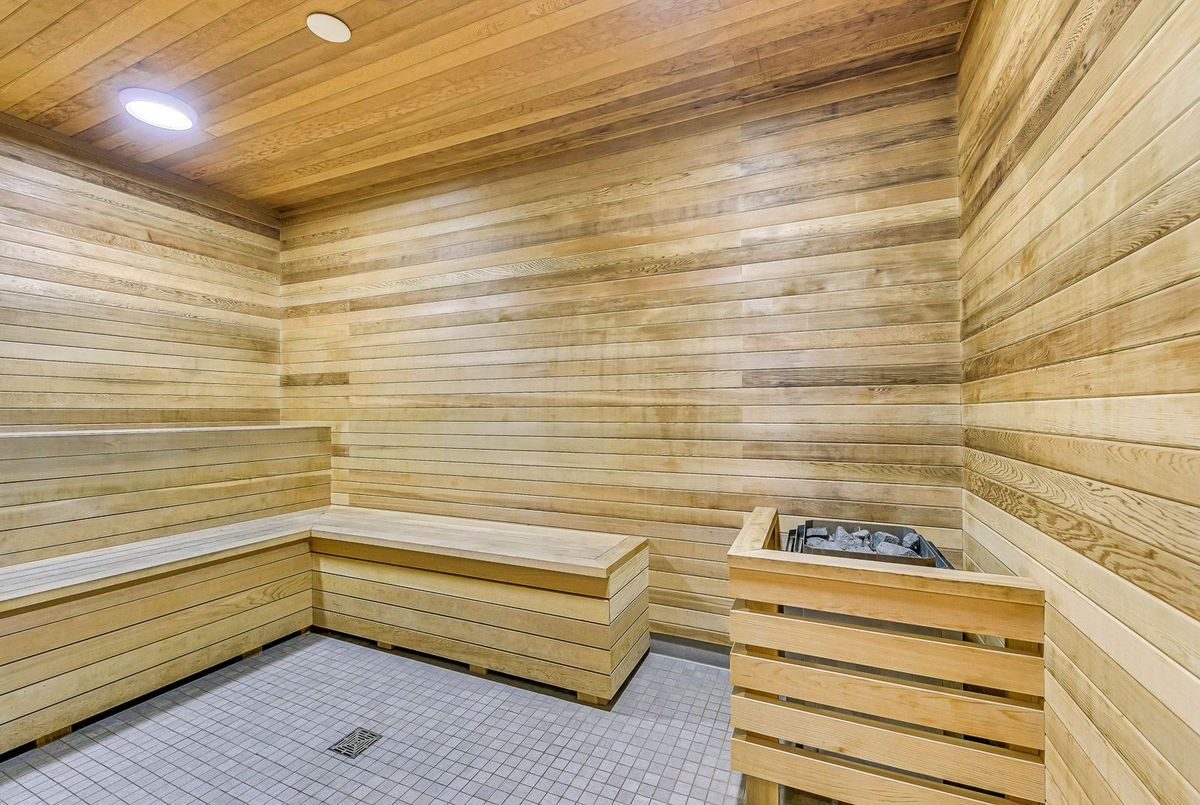 1926 Lakeshore Boulevard W Toronto 1926 Lakeshore Boulevard W Toronto