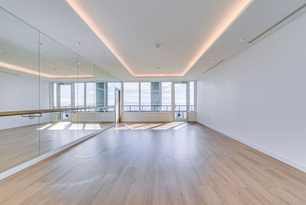 1926 Lakeshore Boulevard W Toronto 1926 Lakeshore Boulevard W Toronto