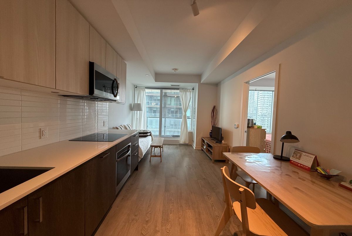 1926 Lakeshore Boulevard W Toronto 1926 Lakeshore Boulevard W Toronto