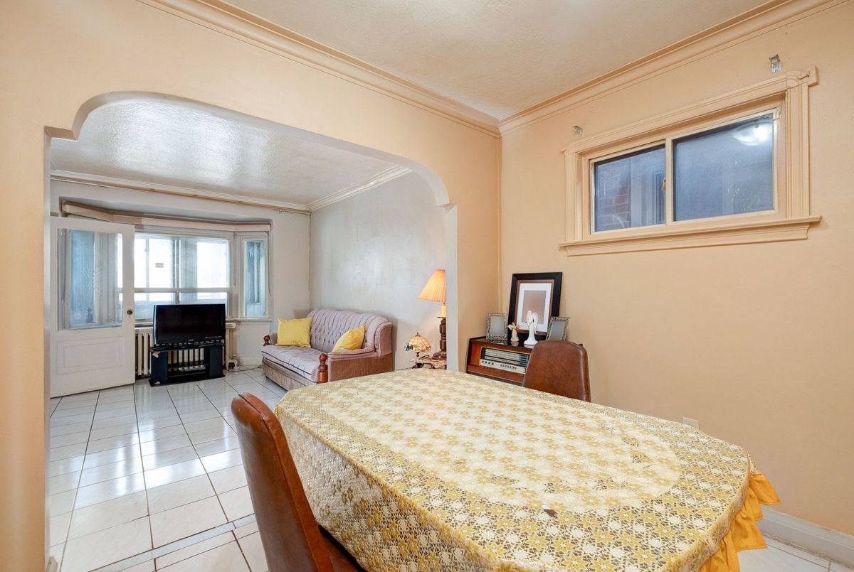 365 WHITMORE Avenue Toronto 365 WHITMORE Avenue Toronto