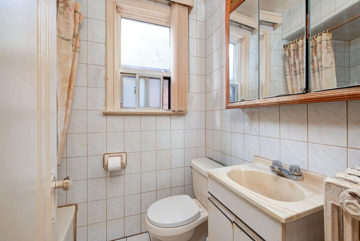 365 WHITMORE Avenue Toronto 365 WHITMORE Avenue Toronto