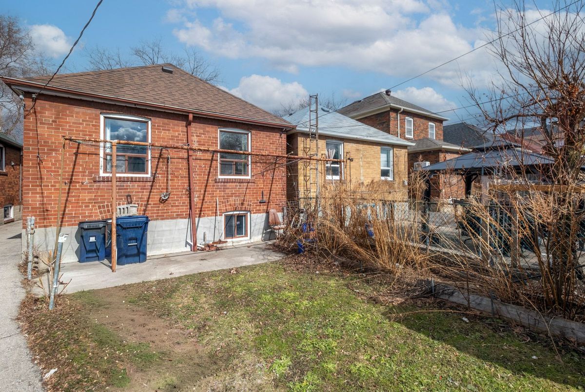 365 WHITMORE Avenue Toronto 365 WHITMORE Avenue Toronto