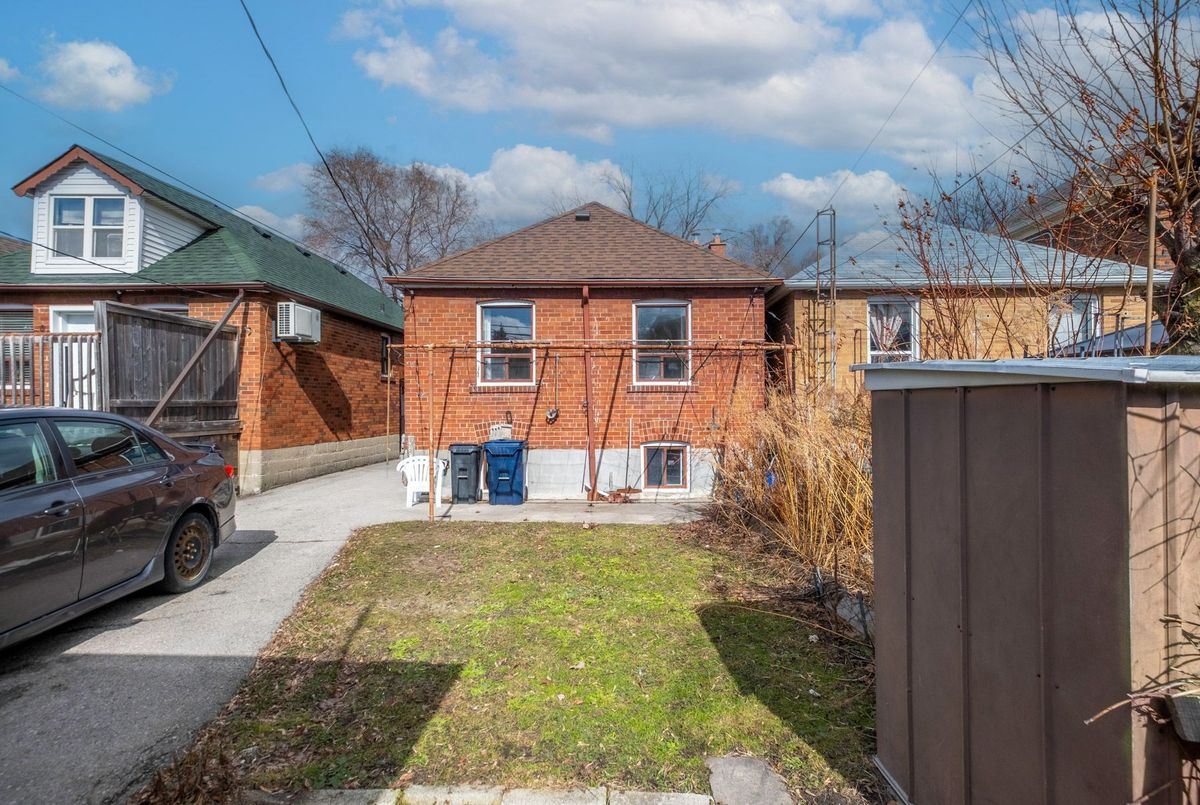 365 WHITMORE Avenue Toronto 365 WHITMORE Avenue Toronto