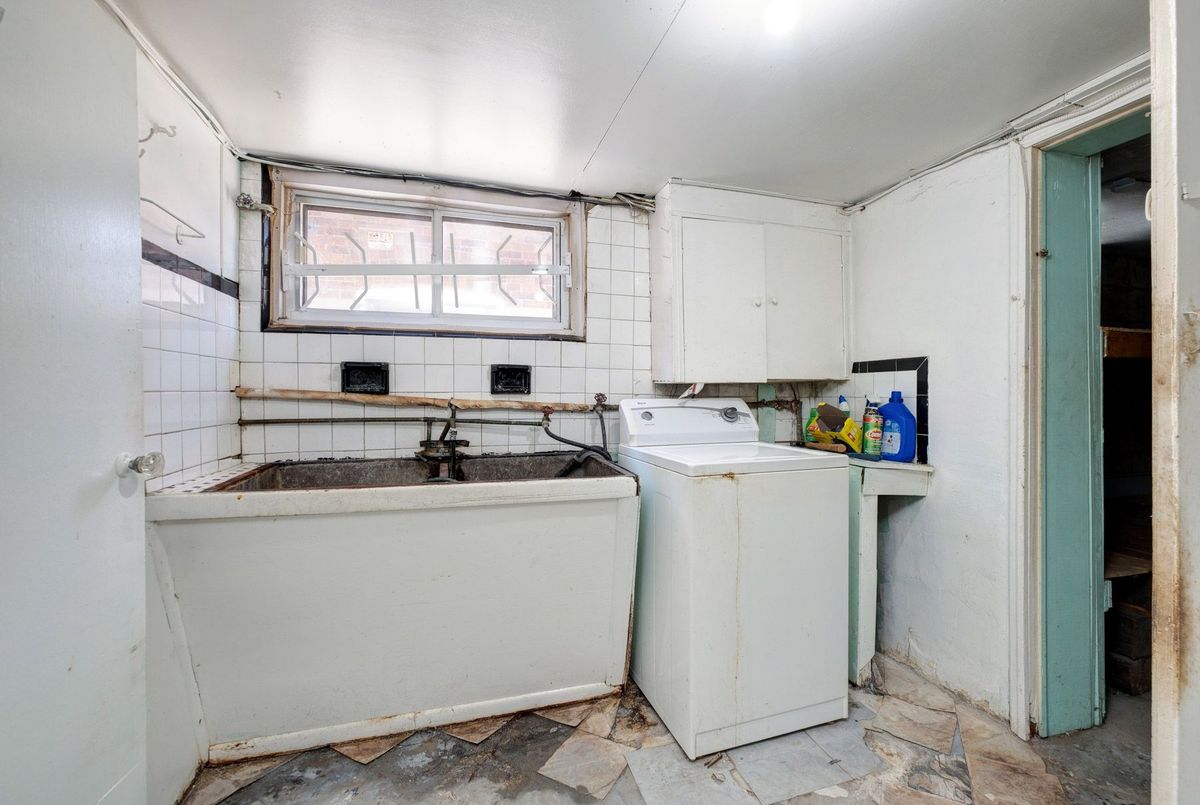 365 WHITMORE Avenue Toronto 365 WHITMORE Avenue Toronto