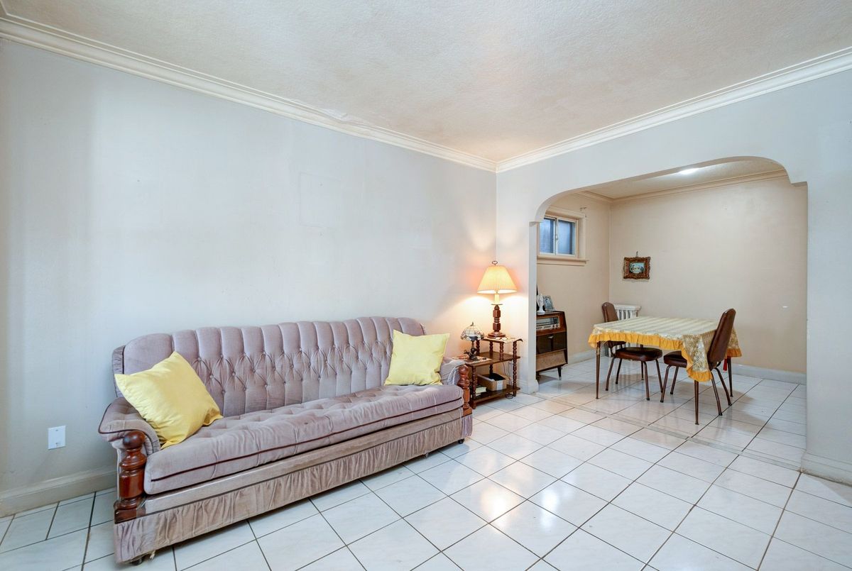 365 WHITMORE Avenue Toronto 365 WHITMORE Avenue Toronto