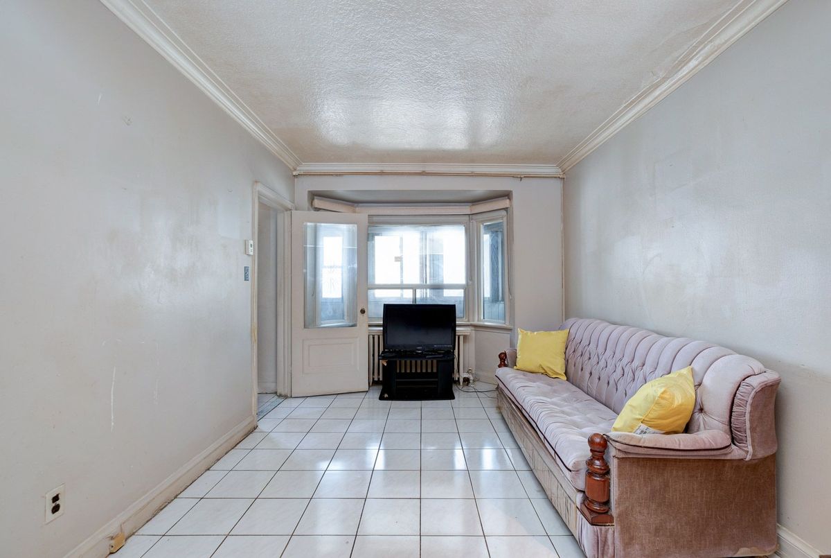 365 WHITMORE Avenue Toronto 365 WHITMORE Avenue Toronto