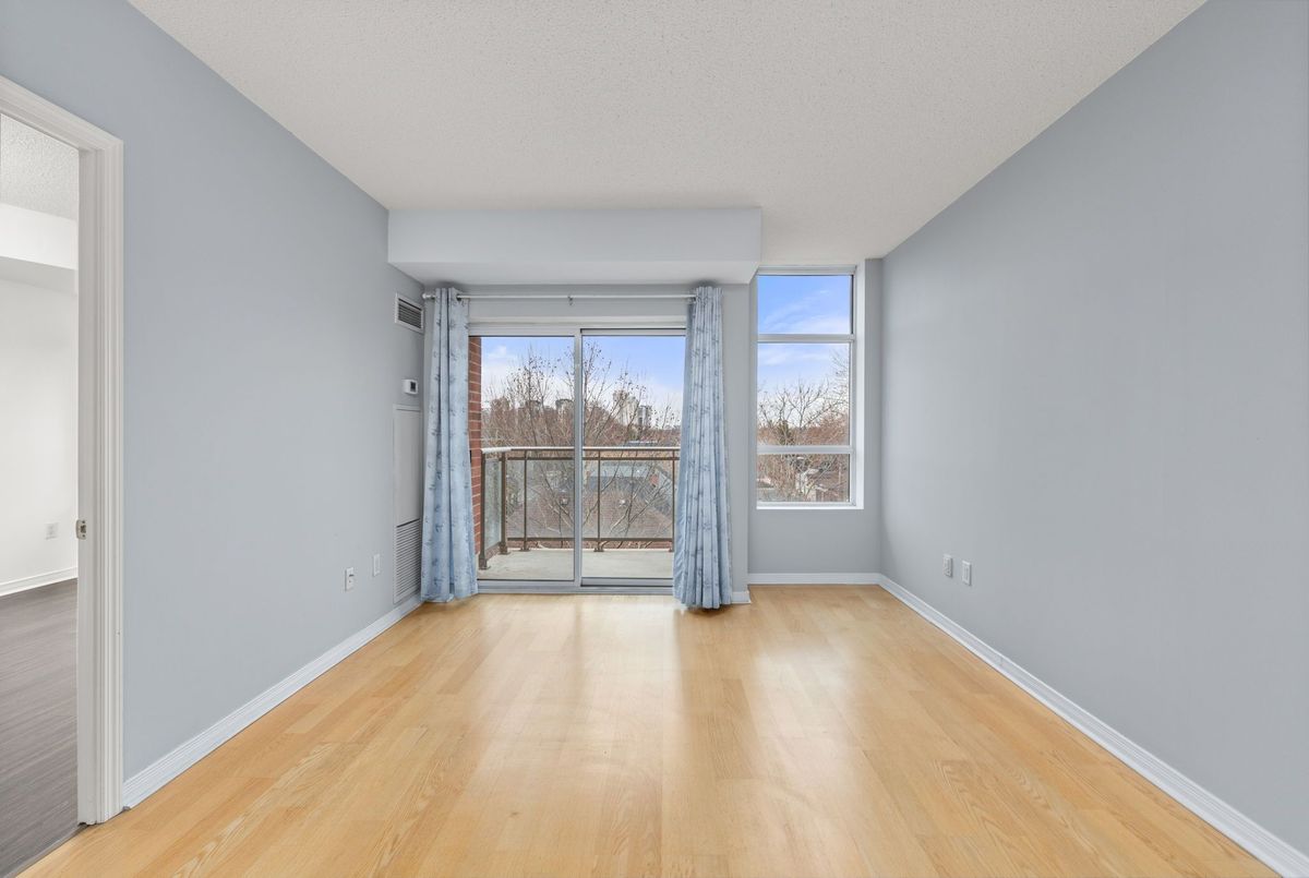 2495 Dundas Street W Toronto 2495 Dundas Street W Toronto