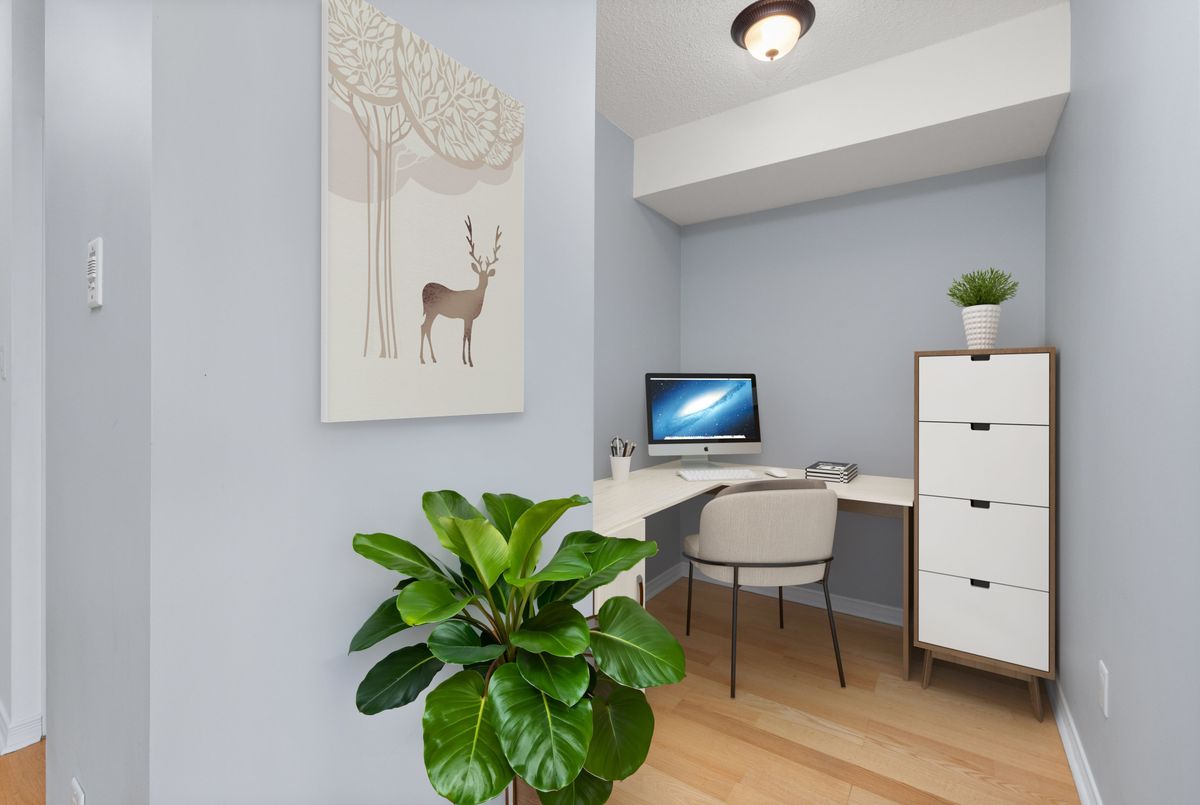 2495 Dundas Street W Toronto 2495 Dundas Street W Toronto