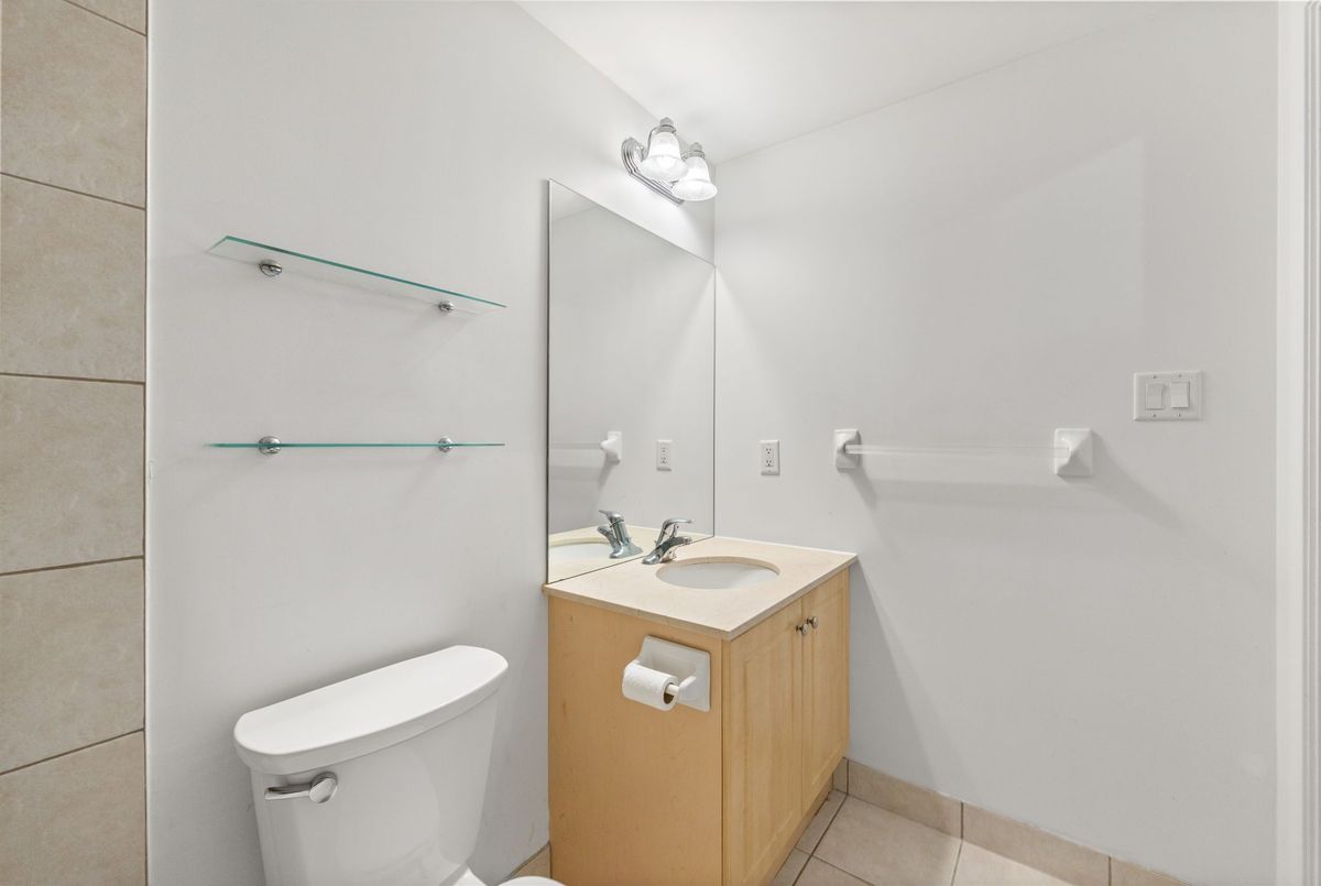 2495 Dundas Street W Toronto 2495 Dundas Street W Toronto