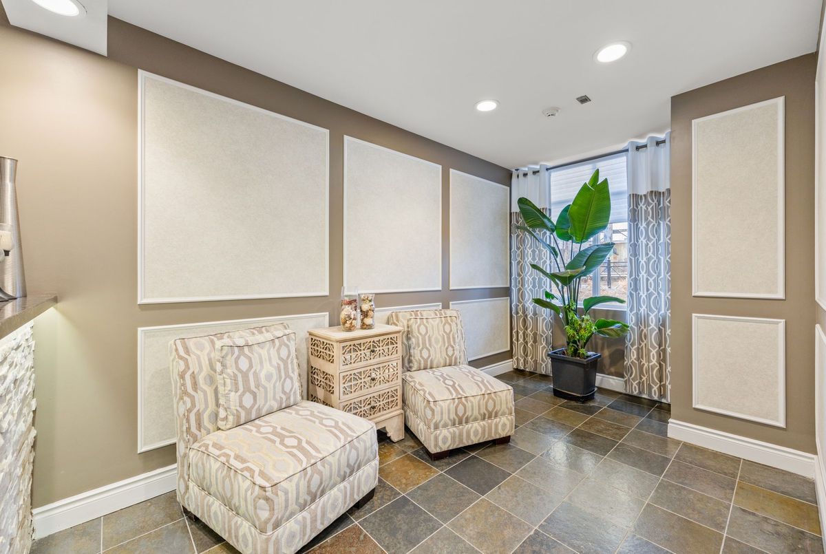 2495 Dundas Street W Toronto 2495 Dundas Street W Toronto