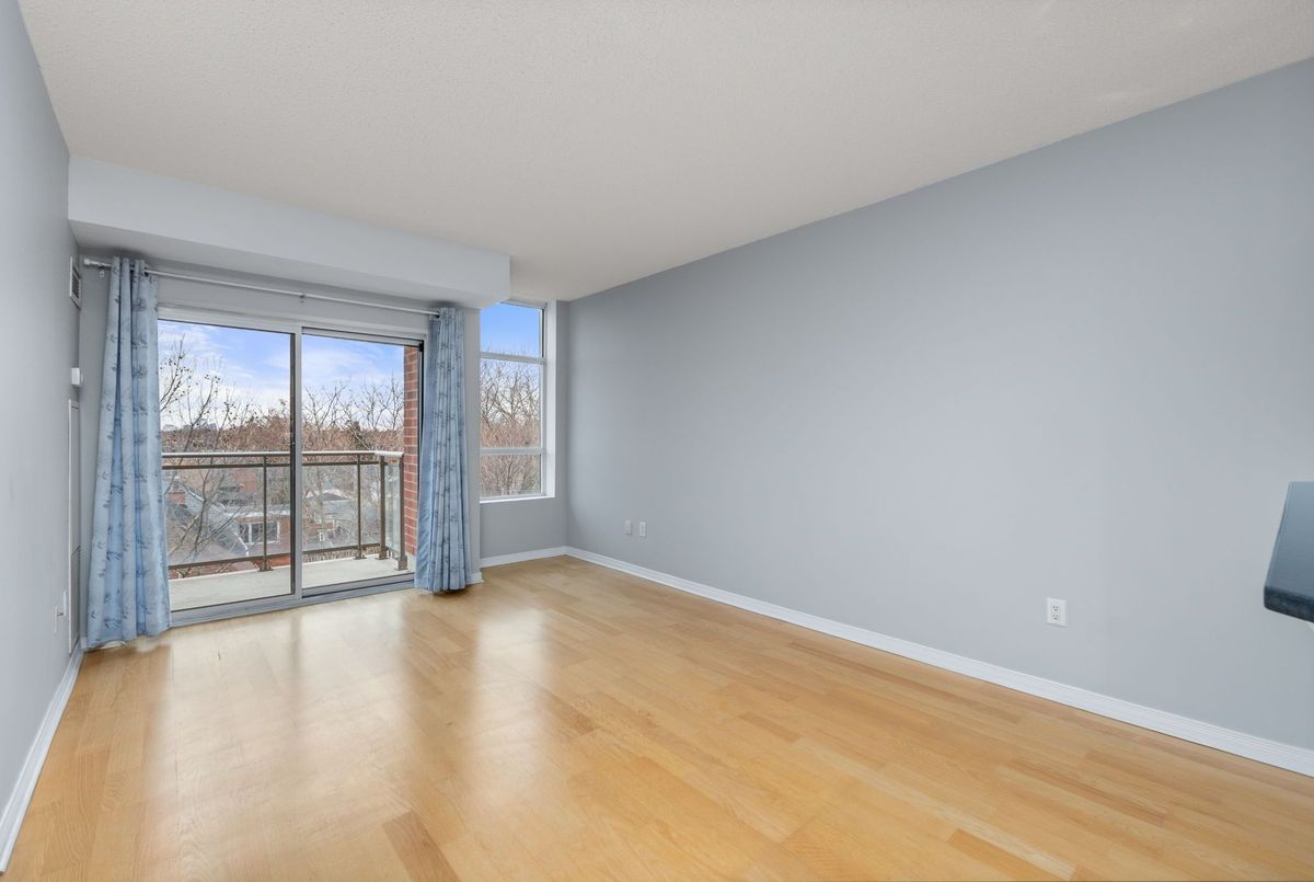 2495 Dundas Street W Toronto 2495 Dundas Street W Toronto