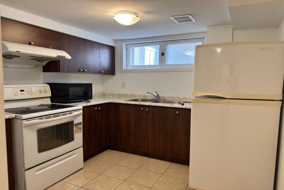 28 Eringate Drive Toronto 28 Eringate Drive Toronto