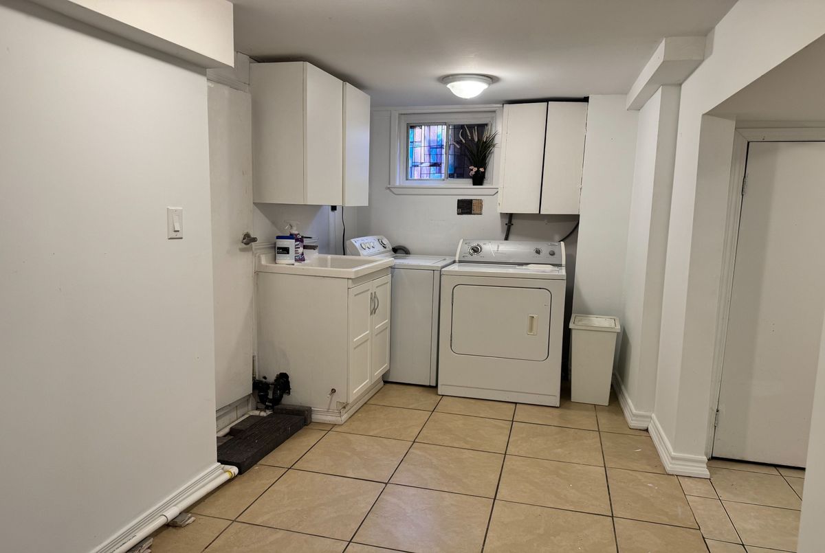 28 Eringate Drive Toronto 28 Eringate Drive Toronto