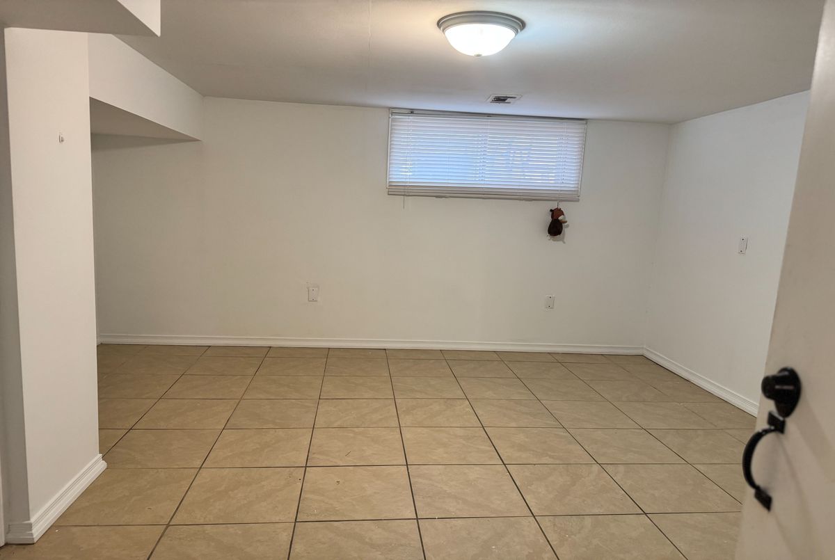 28 Eringate Drive Toronto 28 Eringate Drive Toronto