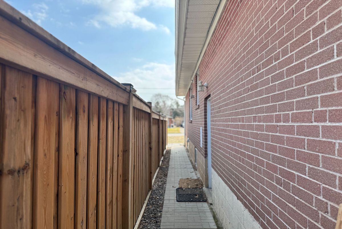 28 Eringate Drive Toronto 28 Eringate Drive Toronto