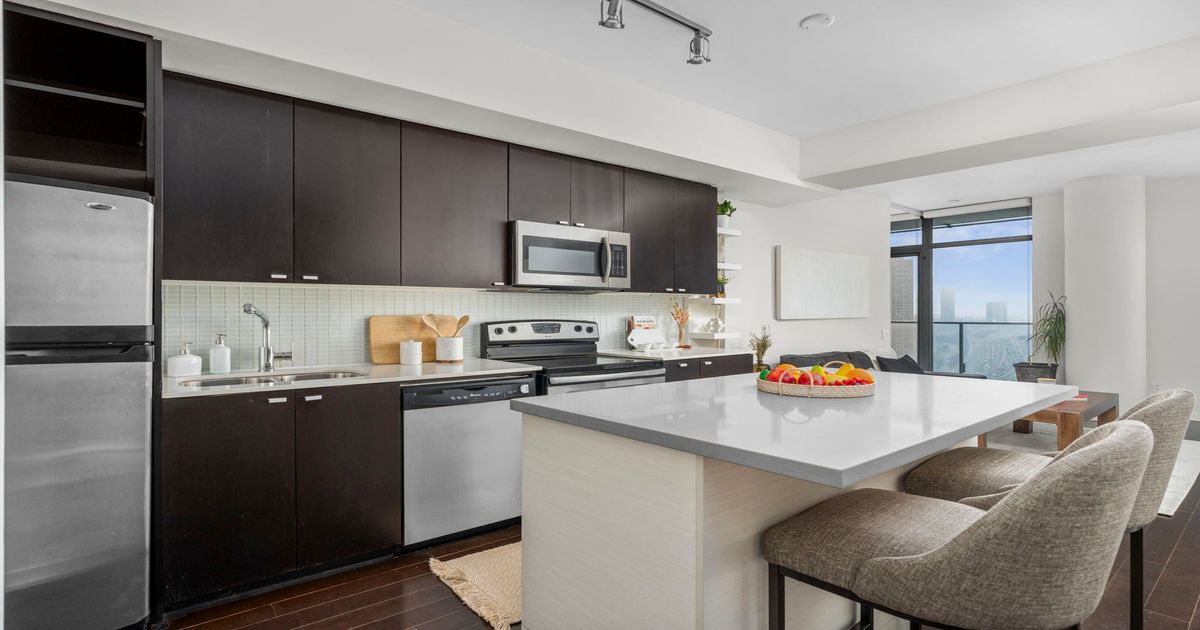 103 The Queensway N/A Toronto