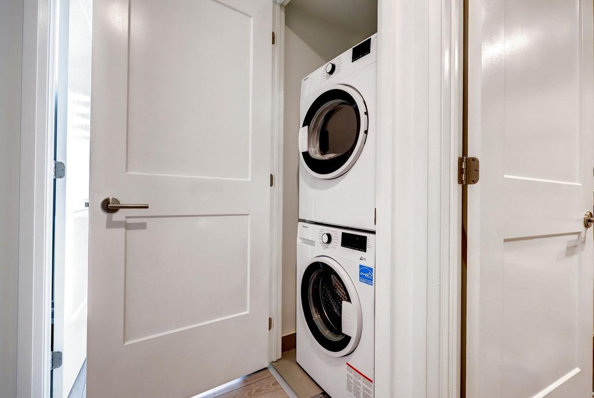 21 Park Street E Mississauga 21 Park Street E Mississauga