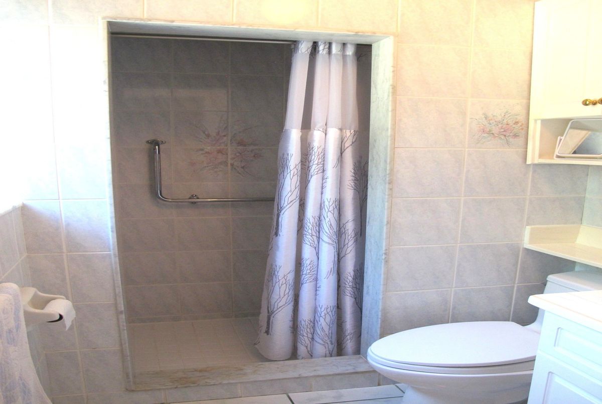 4 Rosalie Avenue Toronto 4 Rosalie Avenue Toronto