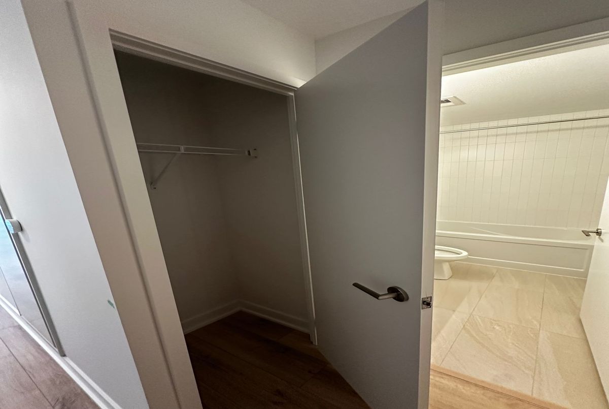 1660 Bloor Street W Toronto 1660 Bloor Street W Toronto