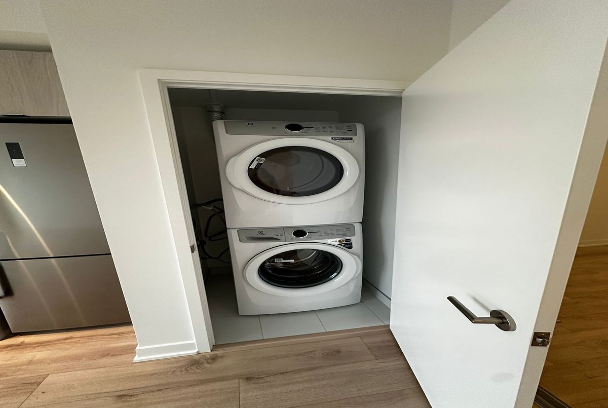 1660 Bloor Street W Toronto 1660 Bloor Street W Toronto