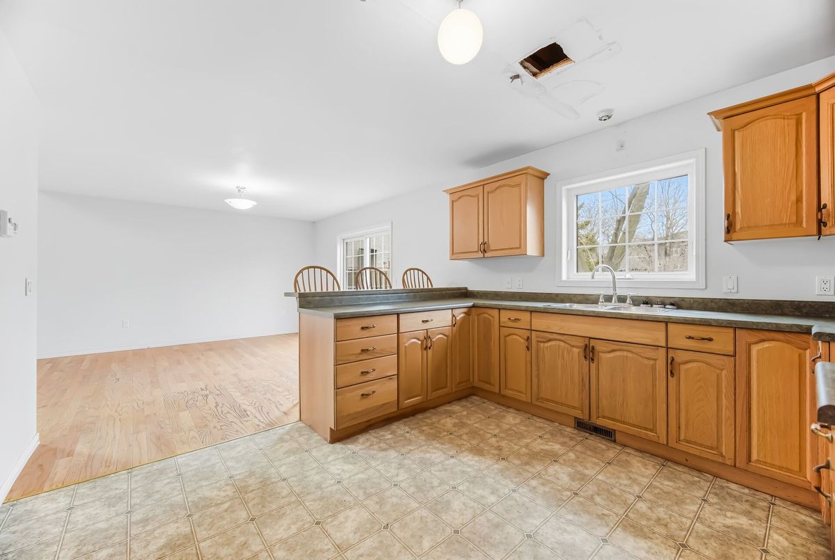 2131 Cawthra Road Mississauga 2131 Cawthra Road Mississauga