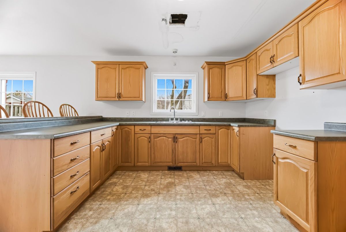 2131 Cawthra Road Mississauga 2131 Cawthra Road Mississauga