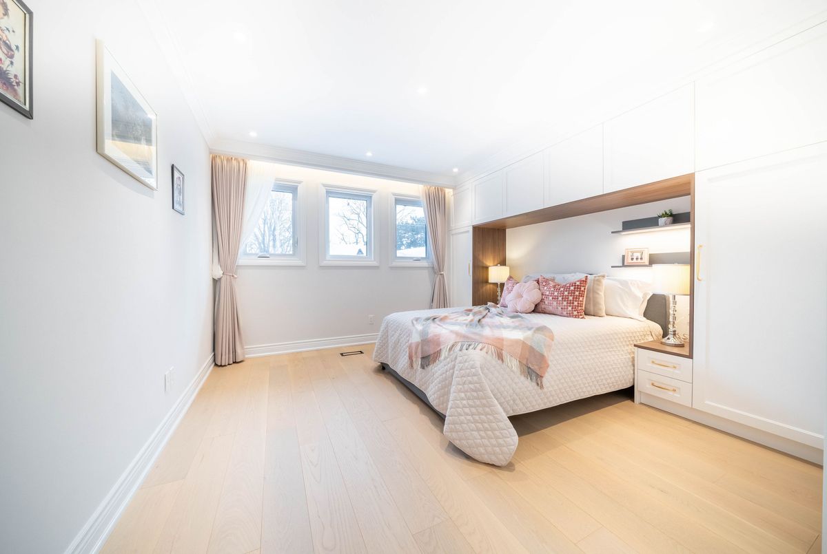 18 Mountbatten Road Toronto 18 Mountbatten Road Toronto