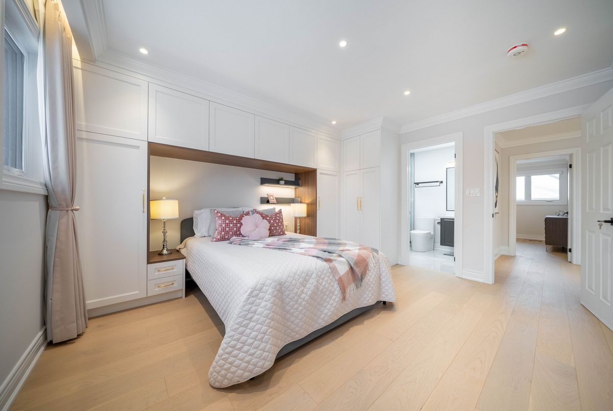 18 Mountbatten Road Toronto 18 Mountbatten Road Toronto