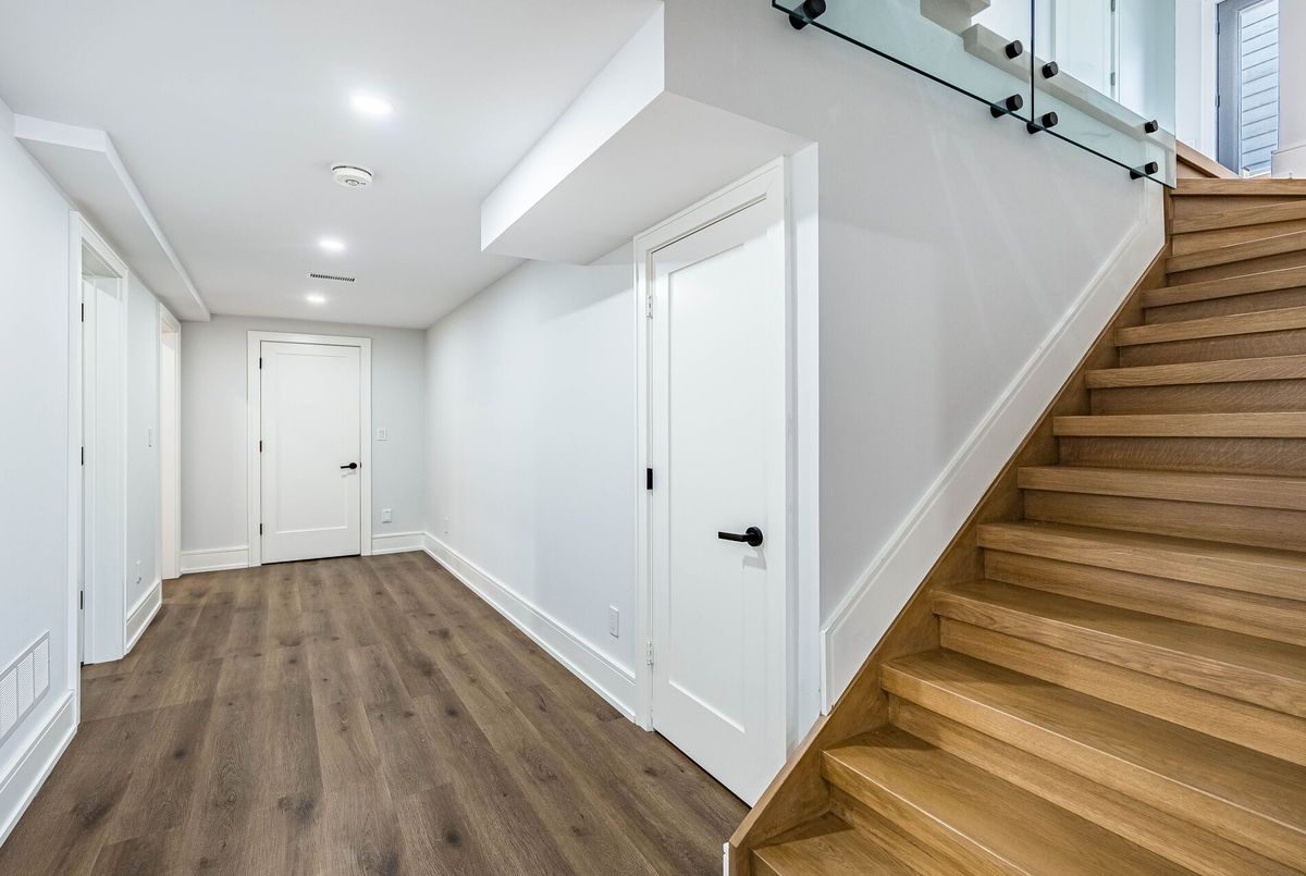 402 Niar Avenue Mississauga 402 Niar Avenue Mississauga