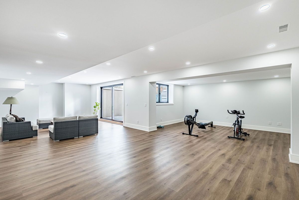 402 Niar Avenue Mississauga 402 Niar Avenue Mississauga