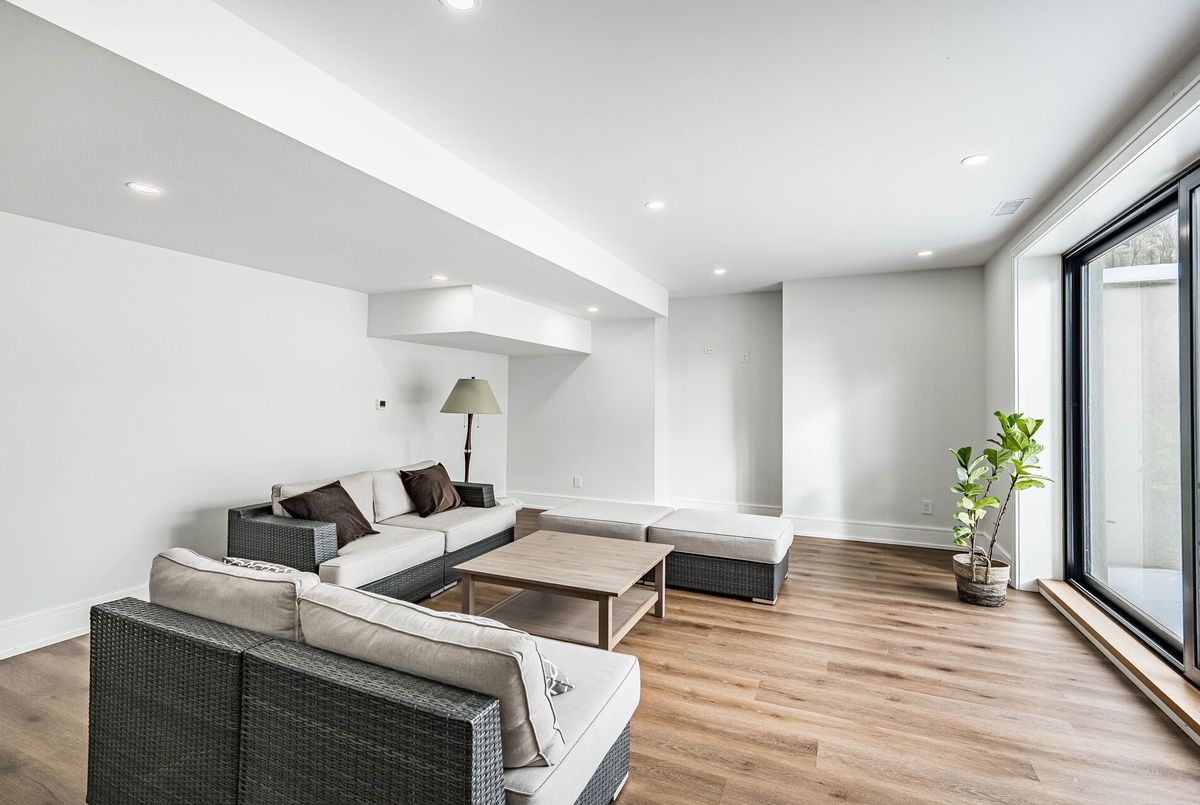 402 Niar Avenue Mississauga 402 Niar Avenue Mississauga