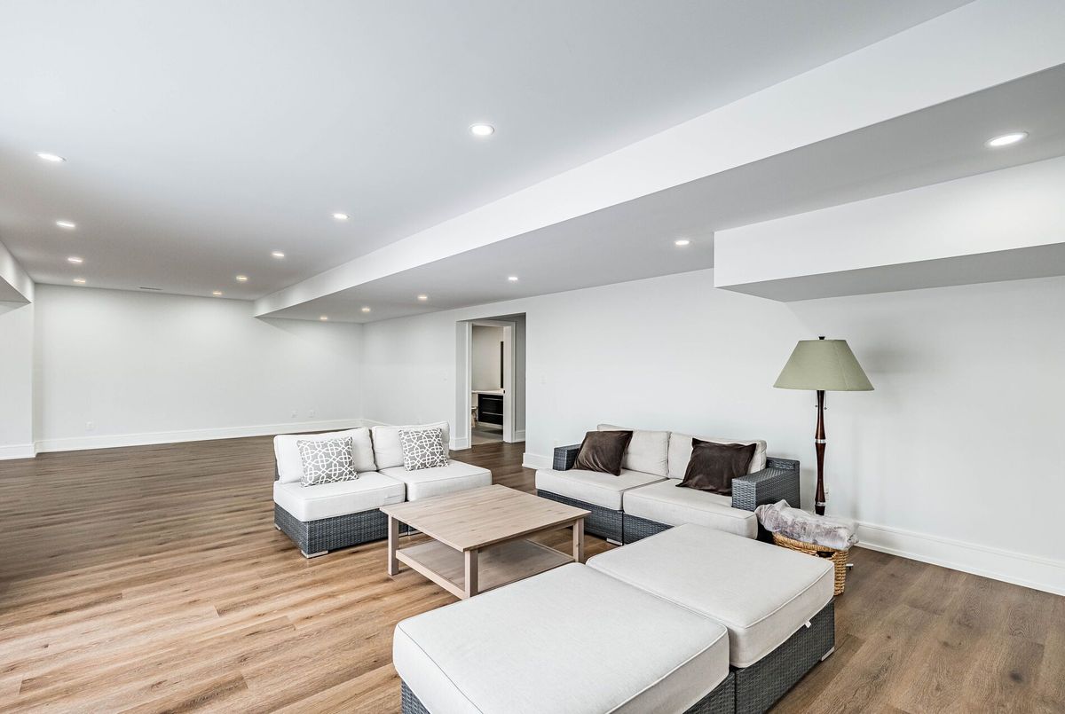 402 Niar Avenue Mississauga 402 Niar Avenue Mississauga