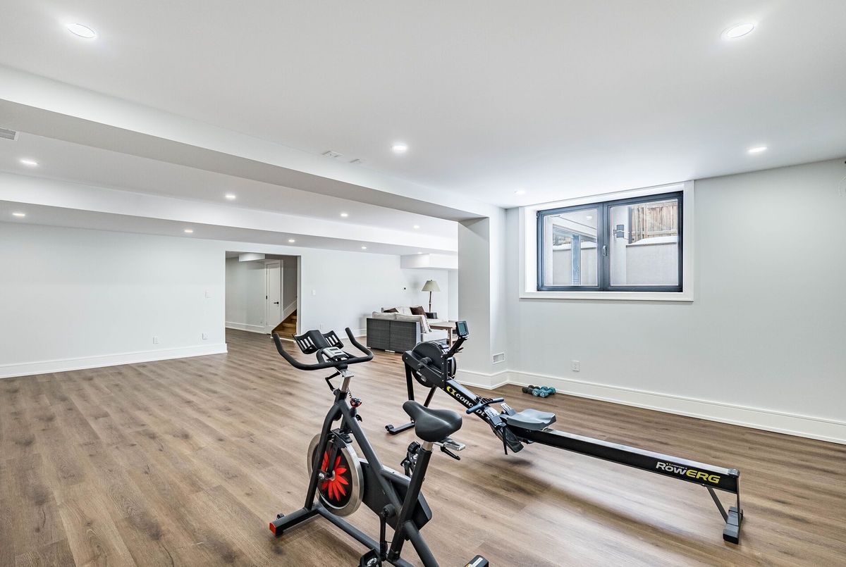 402 Niar Avenue Mississauga 402 Niar Avenue Mississauga