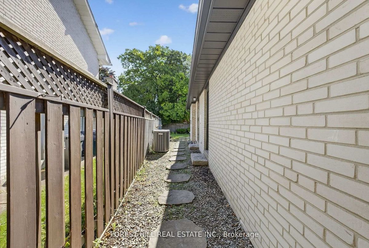 37 Cherry Post Crescent Toronto 37 Cherry Post Crescent Toronto